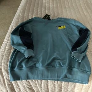 Nike women’s oversized sweatshirt, NWT